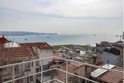 GÜMÜŞSUYU’NDA BOĞAZ MANZARALI, GENİŞ 2+1 DAİRE