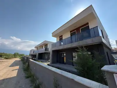 RE/MAX DIA'DAN AZİZİYE MAHALLESİ'NDE KİRALIK 4+1 TEKİL VİLLALAR