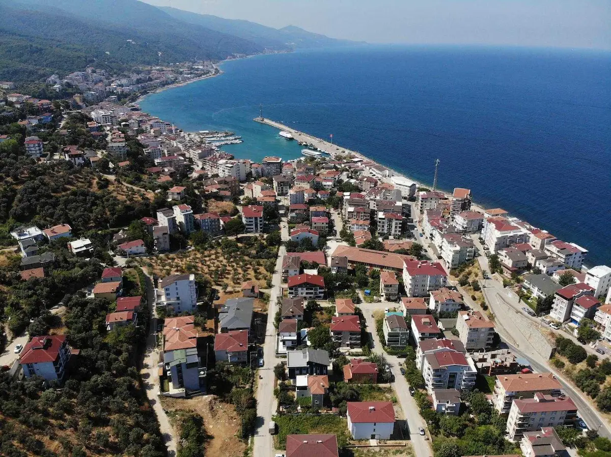 YALOVA ESENKÖY’DE GENİŞ VE ÖZEL TASARIMLI SATILIK 3+1 DAİRE