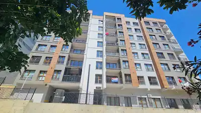 KAĞITHANE MERKEZ MAH TOKİ HİZMET SİTESİ SATILIK 88 M2  2+1 DAİRE EBEVEYN BANYOLU