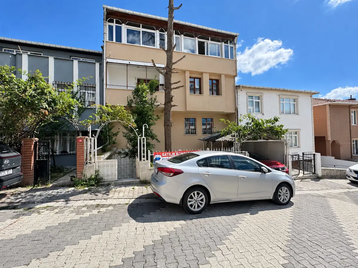 ÜSKÜDAR KISIKLI’DA KOMPLE KİRALIK BİNA