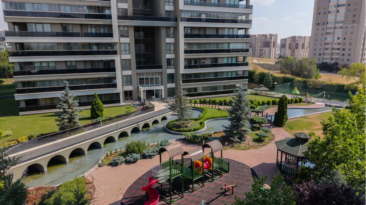 YAŞAMKENT MEGARON SİTESİNDE KİRALIK 4+1 DAIRE