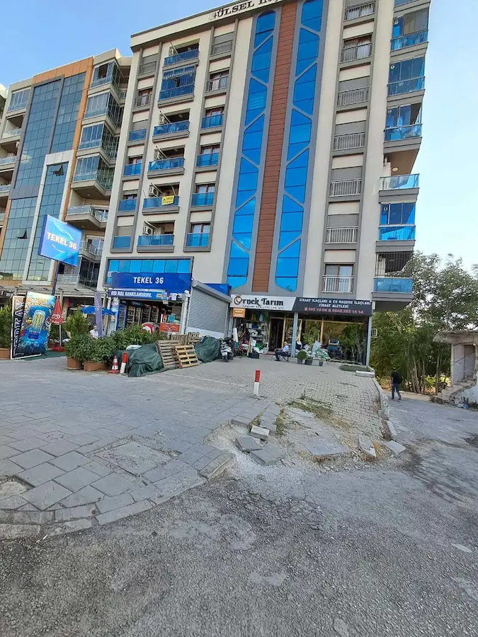 91 KARSIYAKA DEDEBAŞINDA 1+1 SATILIK DAİRE