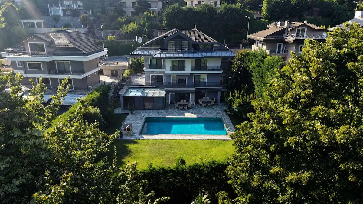 ACARKENT VADİ PARK’A KOMŞU 600 M² NET 10+2 SATILIK VİLLA