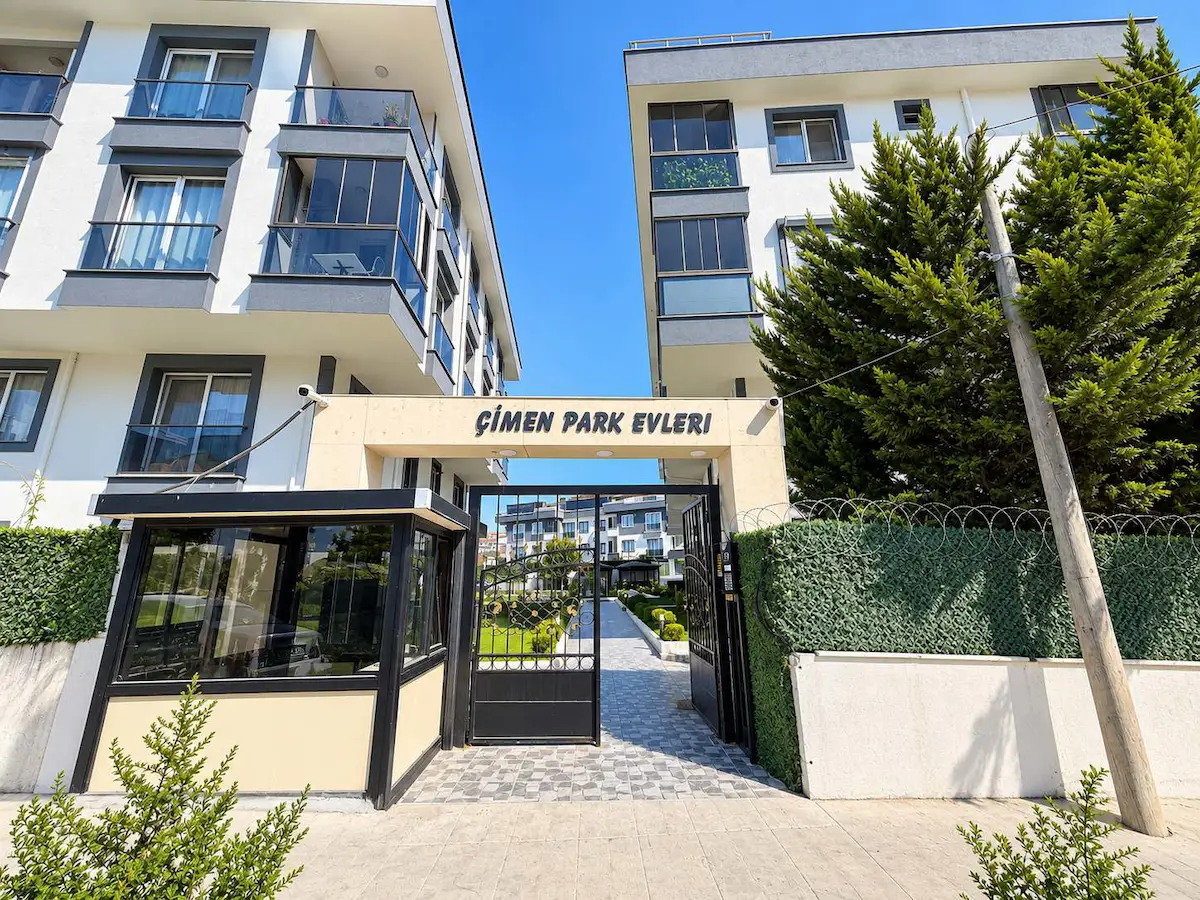 ÇIMENPARK SITESINDE 2+1 KAPALI OTOPARKLI KIRALIK 2 + 1 DAIRE