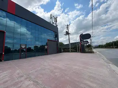 BAŞİSKELE KULLARDA ANA CADDE ÜSTÜ 1125 M² KAPALI KİRALIK DEPO