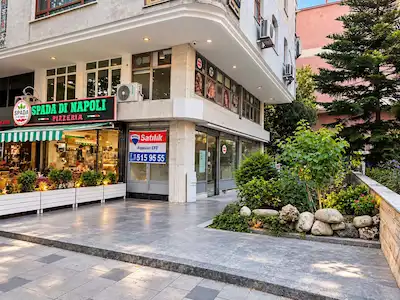 BAKIRKÖY İNCIRLI CADDESINE 2.BINADA BOŞ KÖŞE DÜKKAN 75 M2