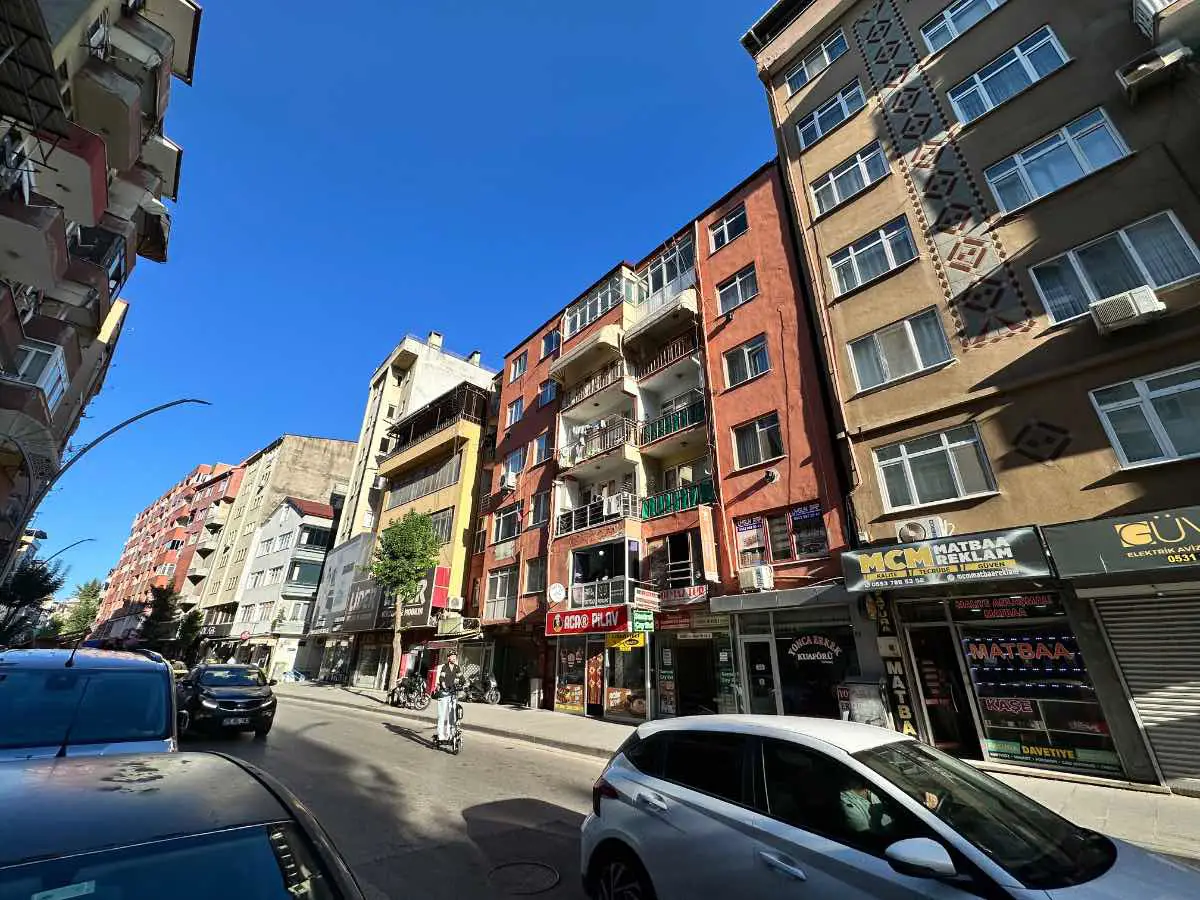 FIRSAT.. İZMİT MERKEZDE SATILIK GENİŞ 2+1 DAİRE