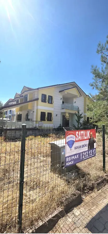 DENIZLI ALBAYRAK'TA 500 M2 ARSA IÇINDE VILLA