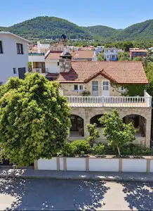İZMİR ÇEŞMEALTI’NDA SATILIK 4+1 MÜSTAKİL VİLLA