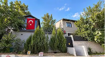 ÜSKÜDAR KISIKLI'DA CADDE CEPHELİ KİRALIK İŞ YERİ