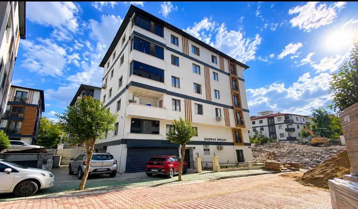 REMAX MAHALDEN AMBARLI MAH.GÜNEY CEPHE AMERİKAN MUTFAK 2+1 DAİRE