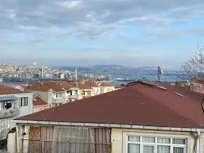 FATİH ZEYREKTE MANZARALI FULL EŞYALI 1+1 KİRALIK DAİRE