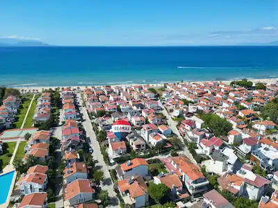 AYDINLIK EVLER DENİZE 1. SİTE DAVUTLARDA SATILIK TRİPLEKS 3+1 YAZLIK