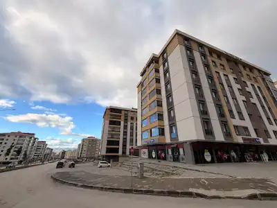 REMAX ARTIS'TEN YILDIZKENT VIRA BULVAR'DA SATILIK 4+1 DAIRE