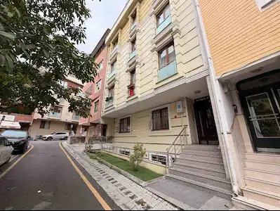 ÜSKÜDAR BULGURLU METROYA YÜRÜME MESAFESİNDE 2+1 KİRALIK DAİRE