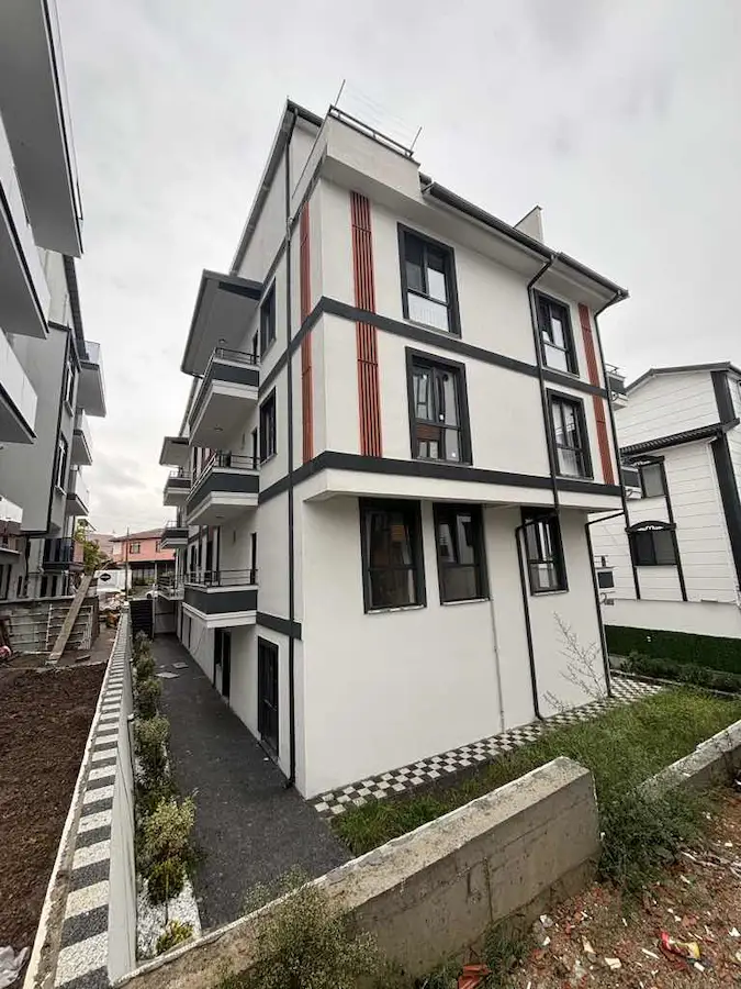 GÖLCÜK’TE SIFIR 2+1 KİRALIK DAİRE | YERDEN ISITMA, BALKON, GÜNEY-BATI CEPHE