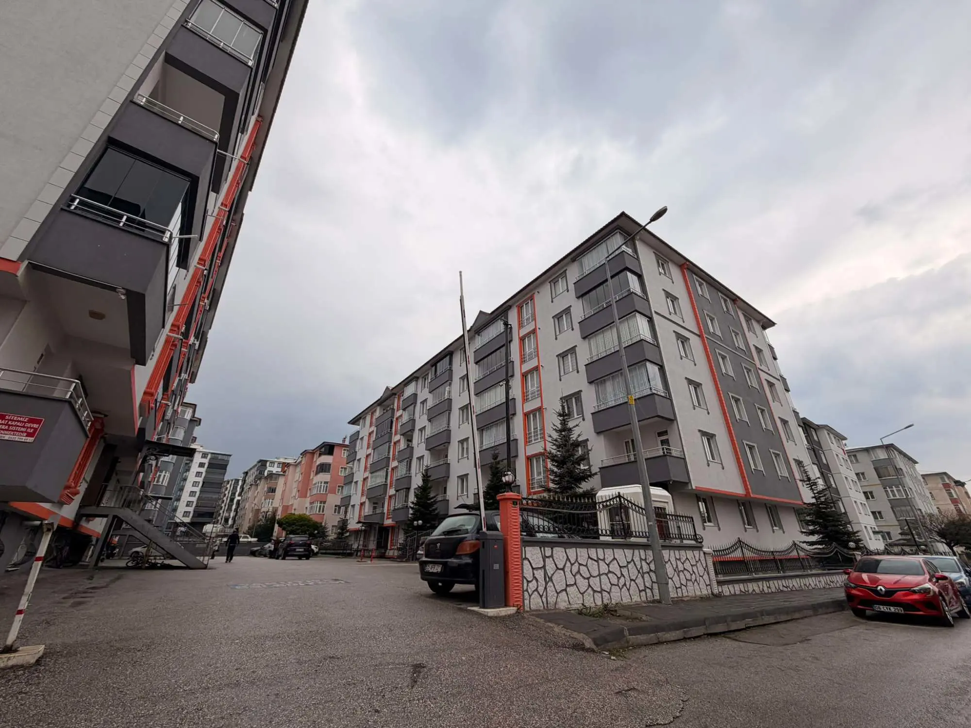 REMAX ARTİS'DEN AZERBAYCAN BULVARI'NDA SATILIK 3+1 DAİRE