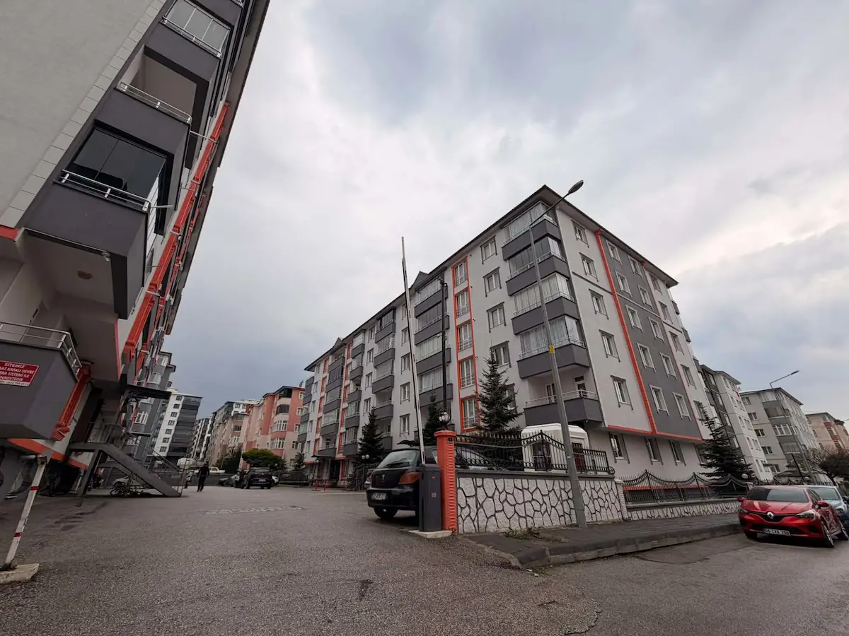 REMAX ARTİS'DEN AZERBAYCAN BULVARI'NDA SATILIK 3+1 DAİRE