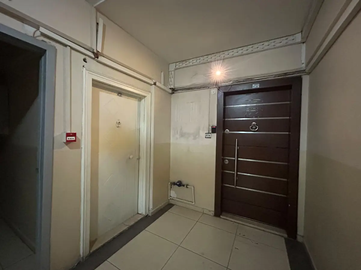 EYÜP TOPÇULAR’DA ÇİFT GİRİŞLİ 150 M² SATILIK TİCARİ OFİS