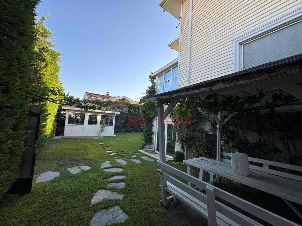 BÜYÜKÇEKMECE GÜZELŞEHİR SİTESİ LALE TİP SATILIK LÜKS VİLLA 