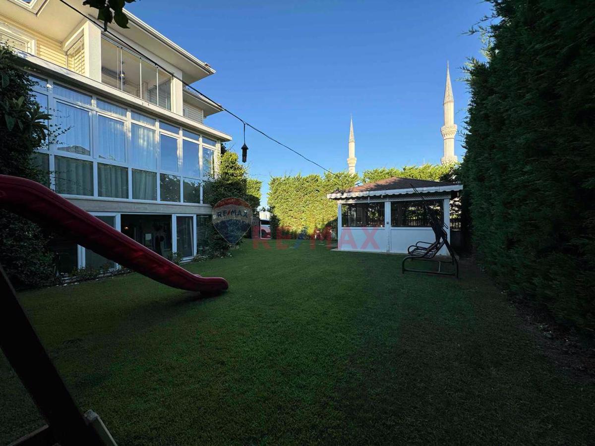 BÜYÜKÇEKMECE GÜZELŞEHİR SİTESİ LALE TİP SATILIK LÜKS VİLLA 