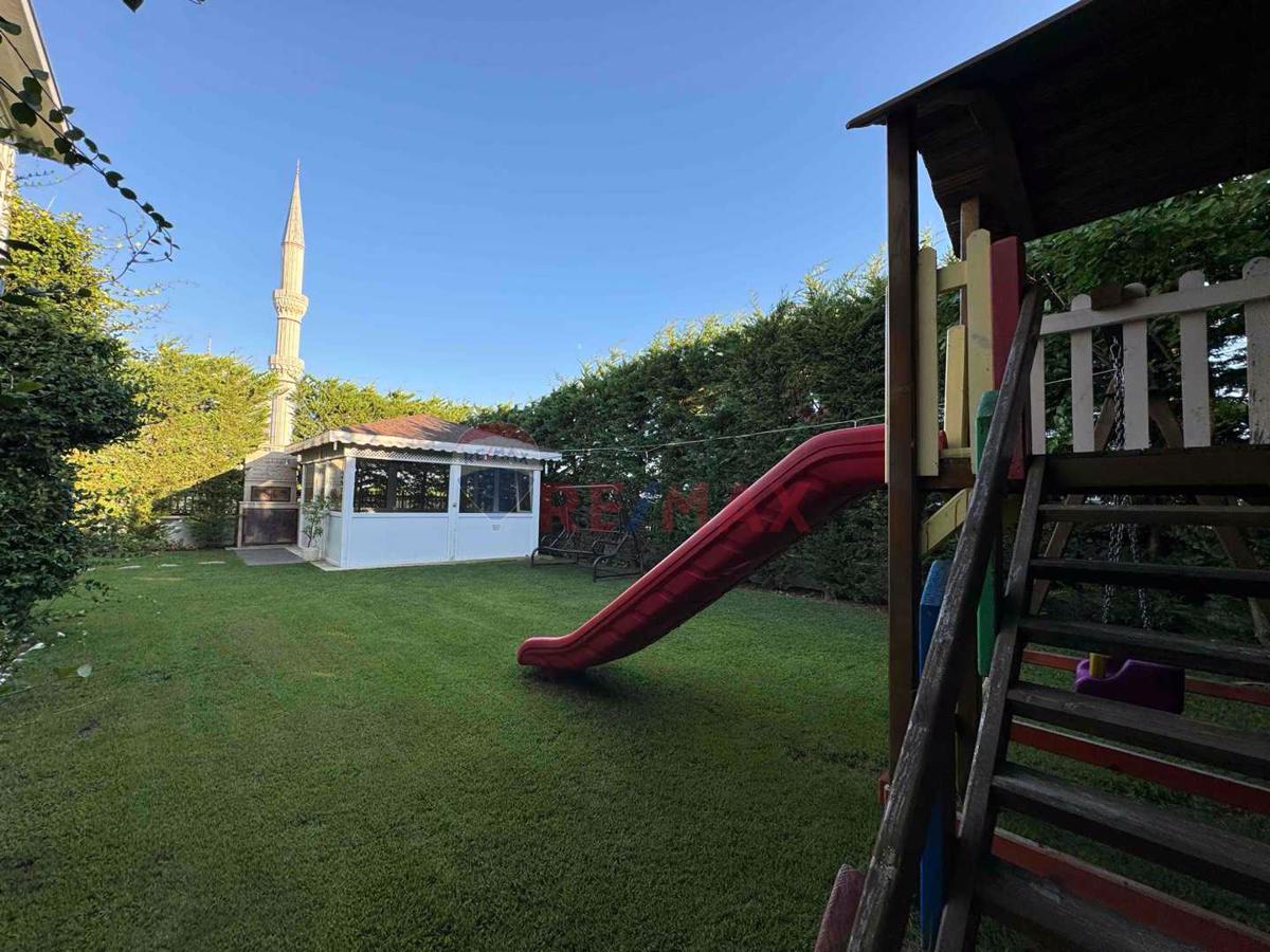 BÜYÜKÇEKMECE GÜZELŞEHİR SİTESİ LALE TİP SATILIK LÜKS VİLLA 