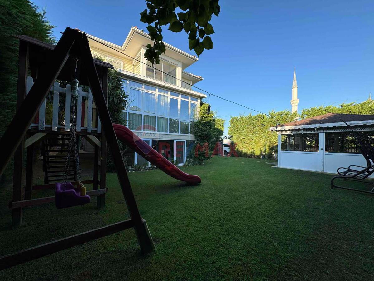 BÜYÜKÇEKMECE GÜZELŞEHİR SİTESİ LALE TİP SATILIK LÜKS VİLLA 