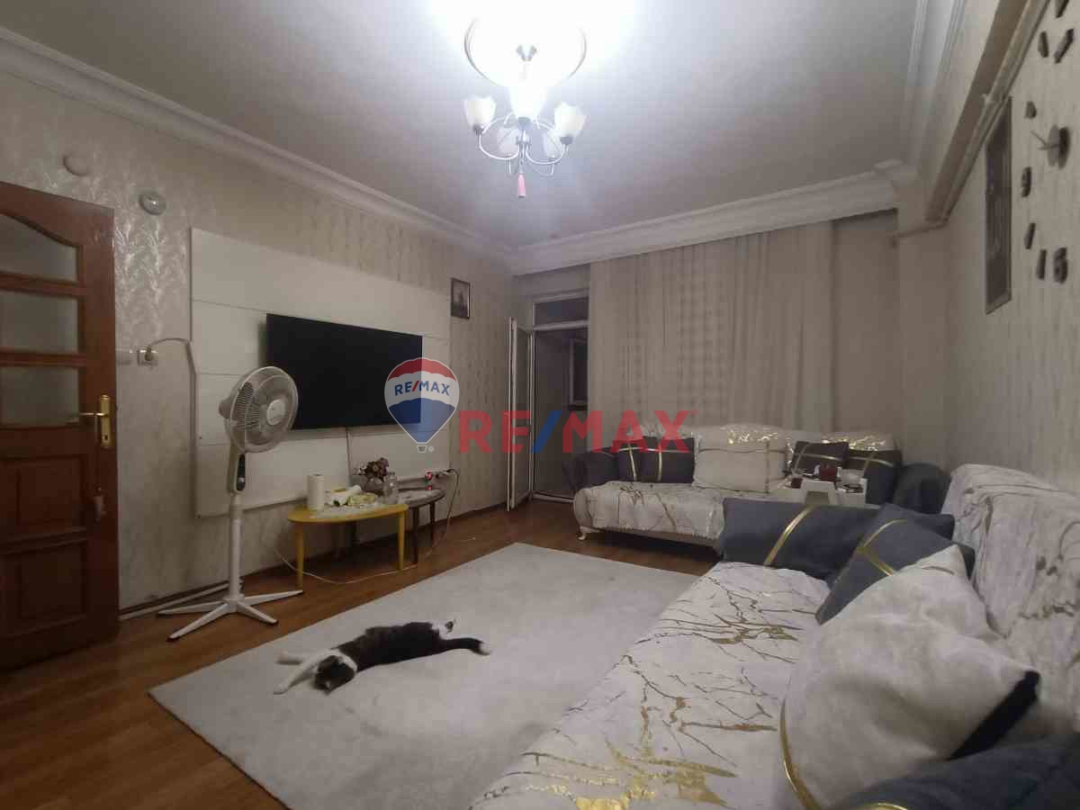 RAMİ CUMA MAH. MERKEZDE 105 M2 3+1 FIRSAT DAİRE