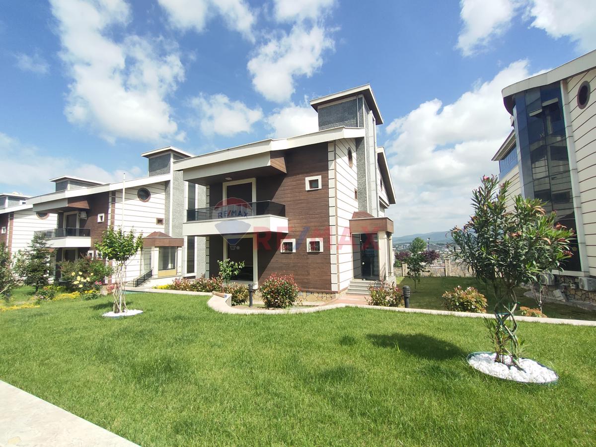 SITE IÇI, 4 KATLI, ASANSÖRLÜ, HIÇ KULLANILMAMIŞ, SATILIK LÜKS VILLA