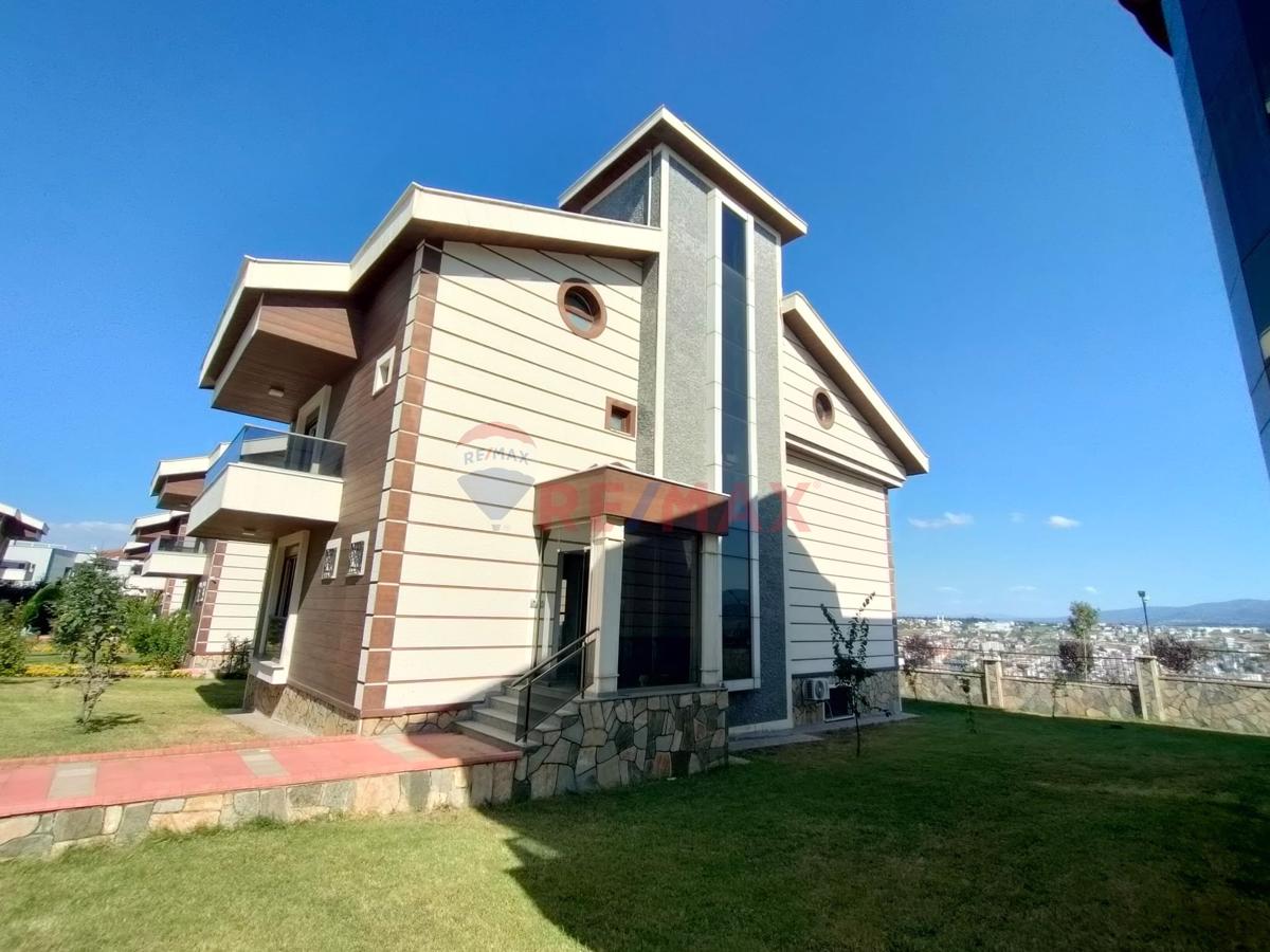 SITE IÇI, 4 KATLI, ASANSÖRLÜ, HIÇ KULLANILMAMIŞ, SATILIK LÜKS VILLA