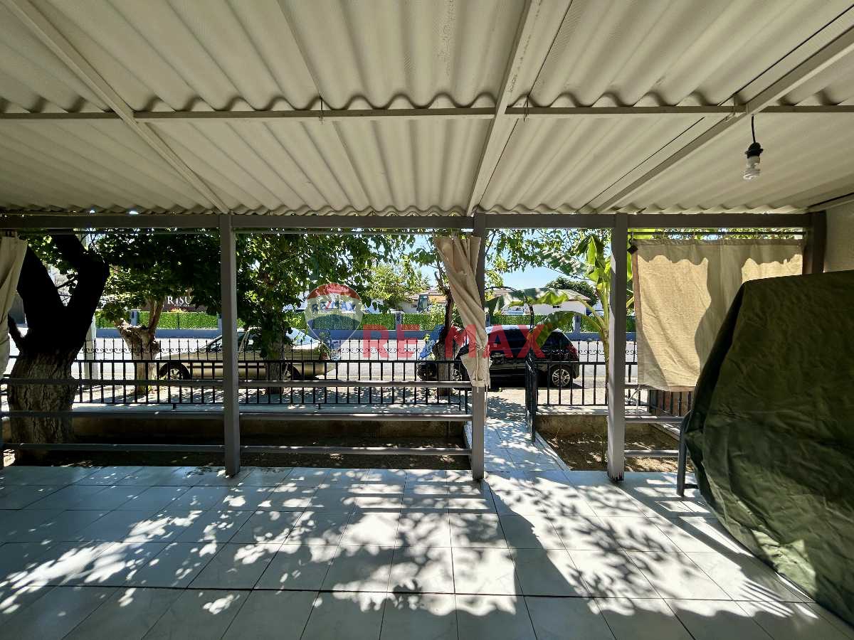 DENİZE 300 METRE GENİŞ VERANDALI,EŞSİZ KONUMLU YAZLIK