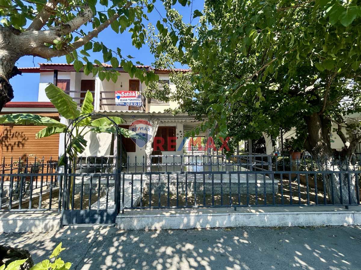DENİZE 300 METRE GENİŞ VERANDALI,EŞSİZ KONUMLU YAZLIK