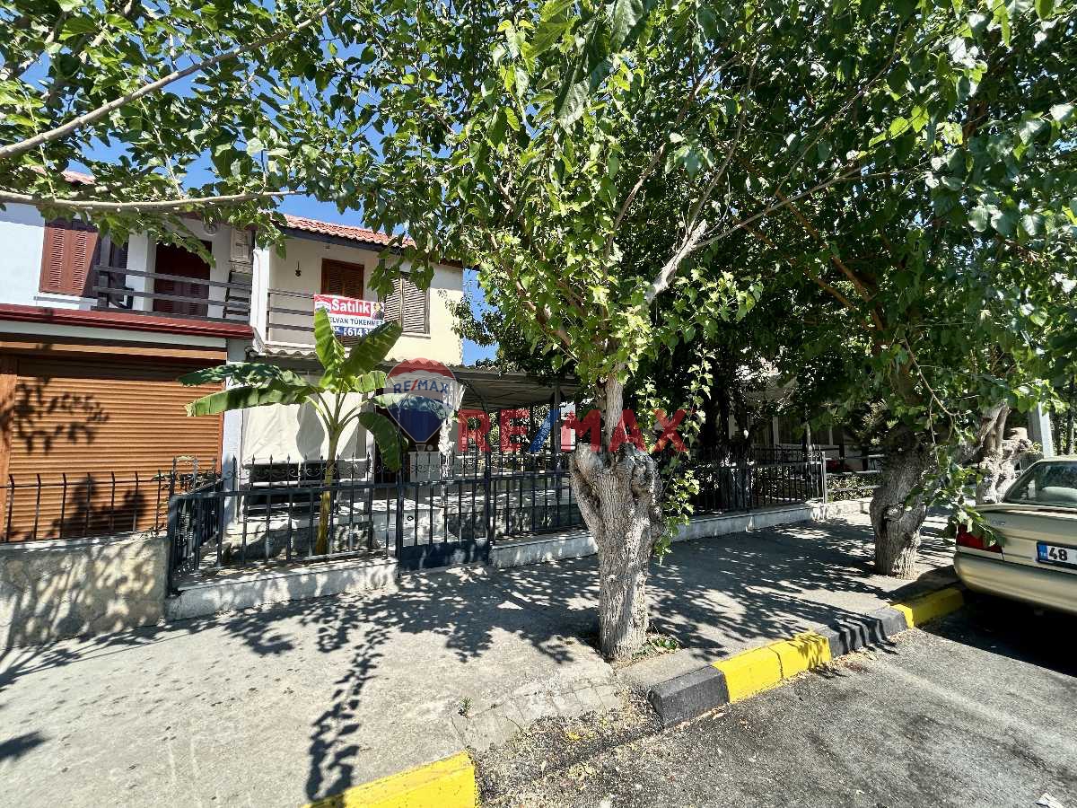 DENİZE 300 METRE GENİŞ VERANDALI,EŞSİZ KONUMLU YAZLIK