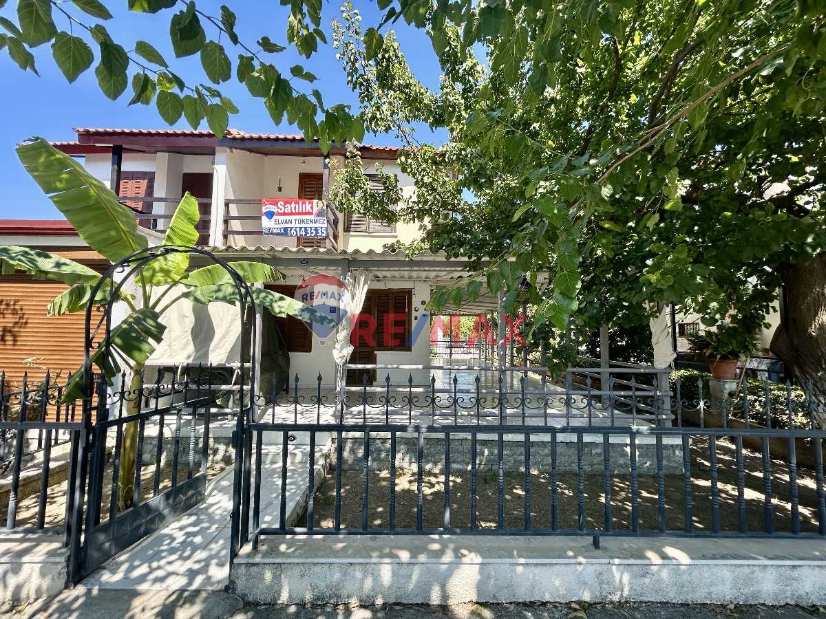 DENİZE 300 METRE GENİŞ VERANDALI,EŞSİZ KONUMLU YAZLIK