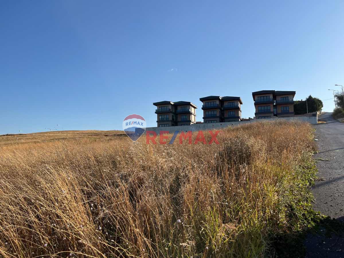 BÜYÜKÇEKMECE BAHÇELİEVLER MAHALLESİ VİLLALAR BÖLGESİNDE SATILIK ARSA