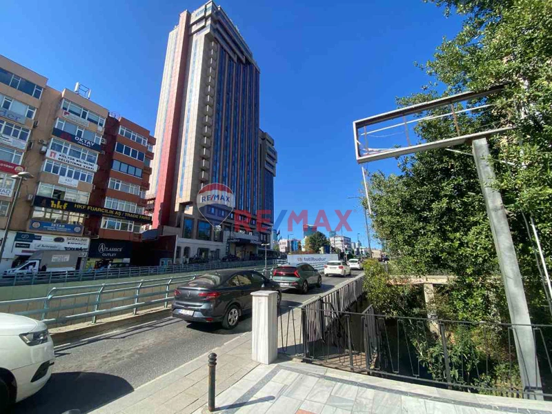 BEŞİKTAŞ BARBAROS BULVAR ÜZERİ OTOPARKLI ASANSÖRLÜ GİRİŞ OFİS
