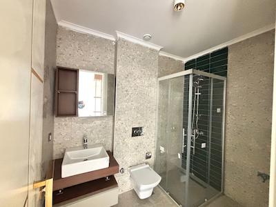 KOCAELİ KARTEPE’DE 1 +1 ZERAY ESİL DAİRE