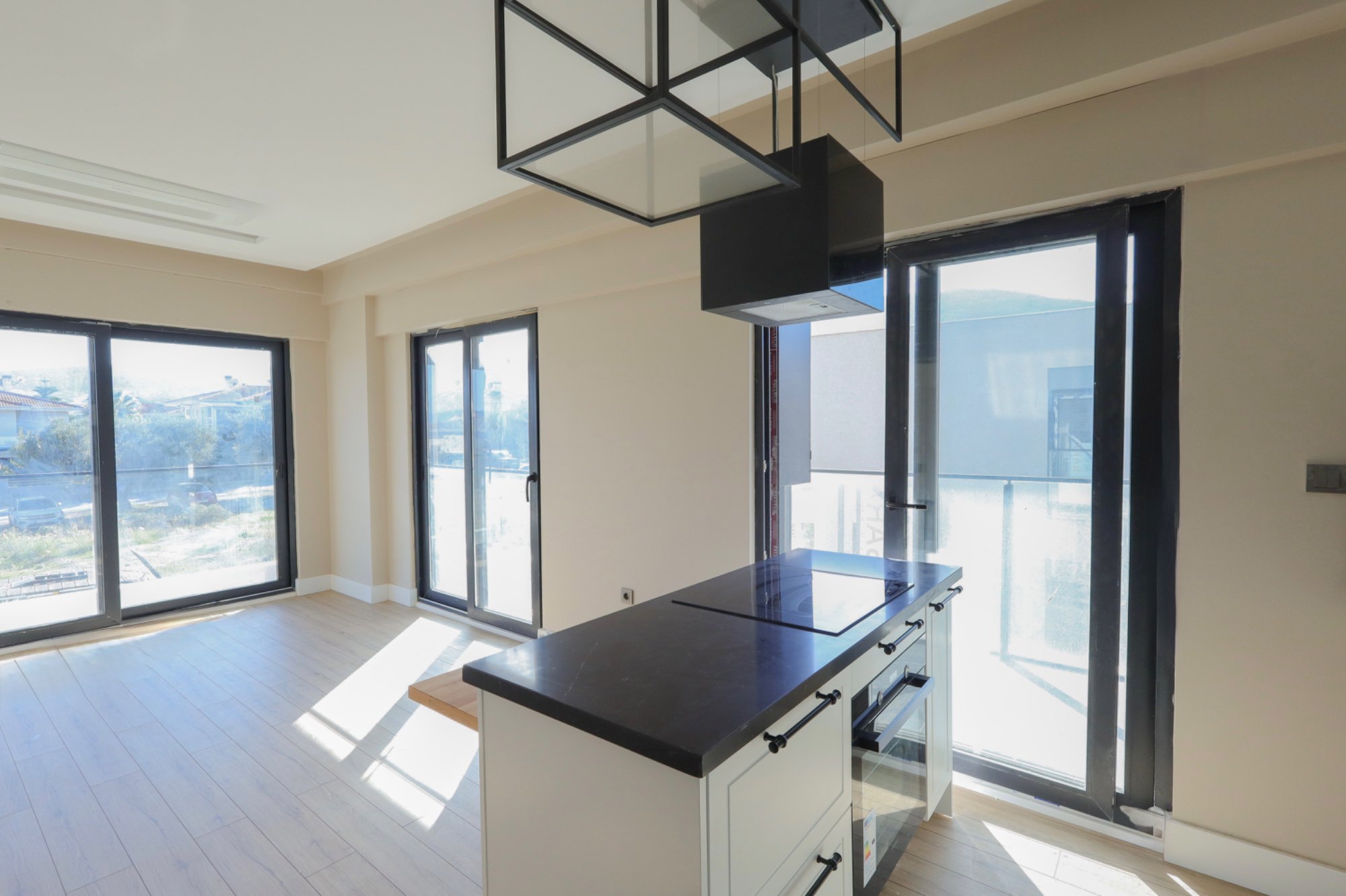 GÜVENDİK MAHALLESİ PERLA URLA SİTESİ'NDE KİRALIK 1+1 DAİRE