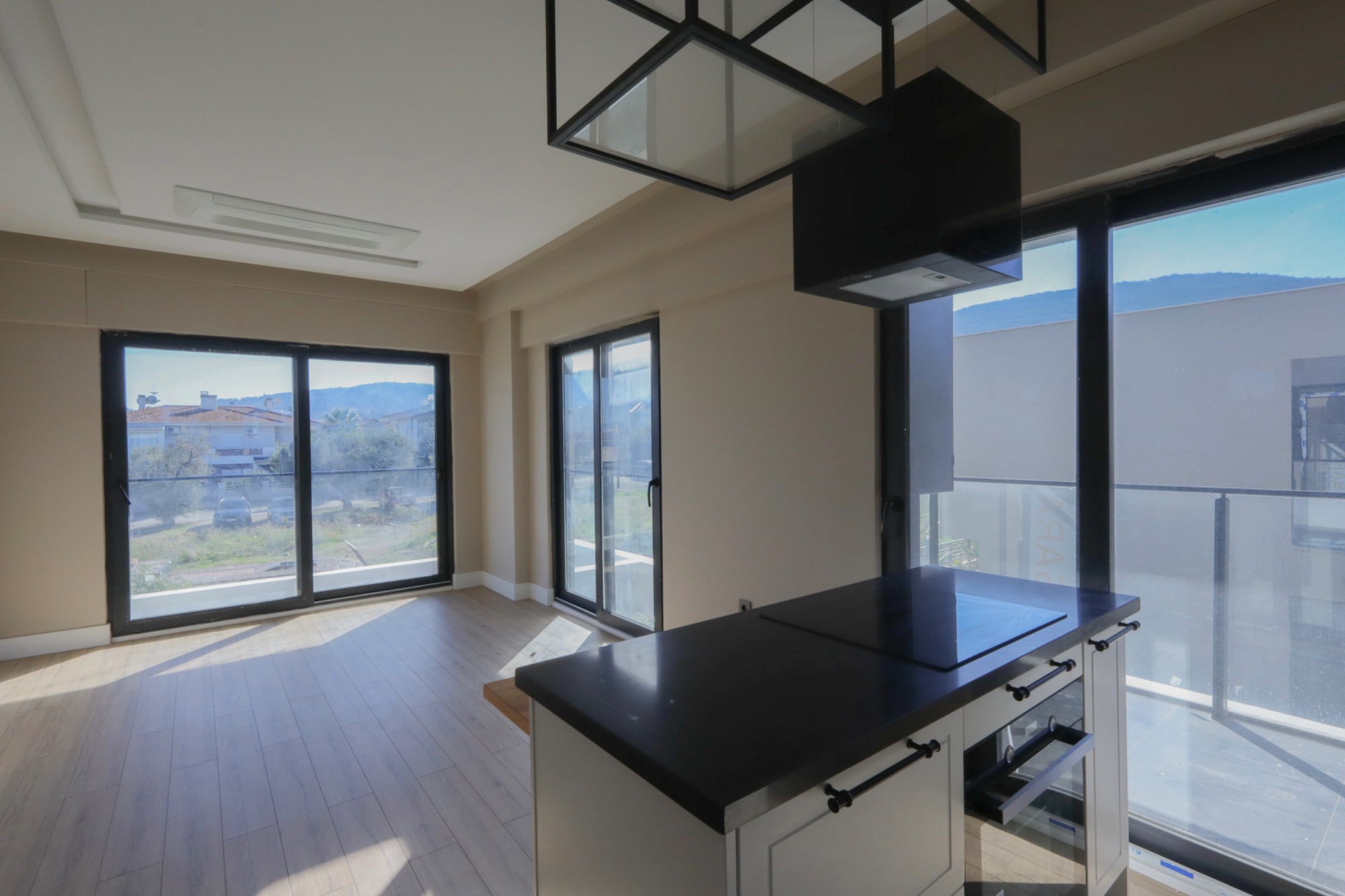 GÜVENDİK MAHALLESİ PERLA URLA SİTESİ'NDE KİRALIK 1+1 DAİRE