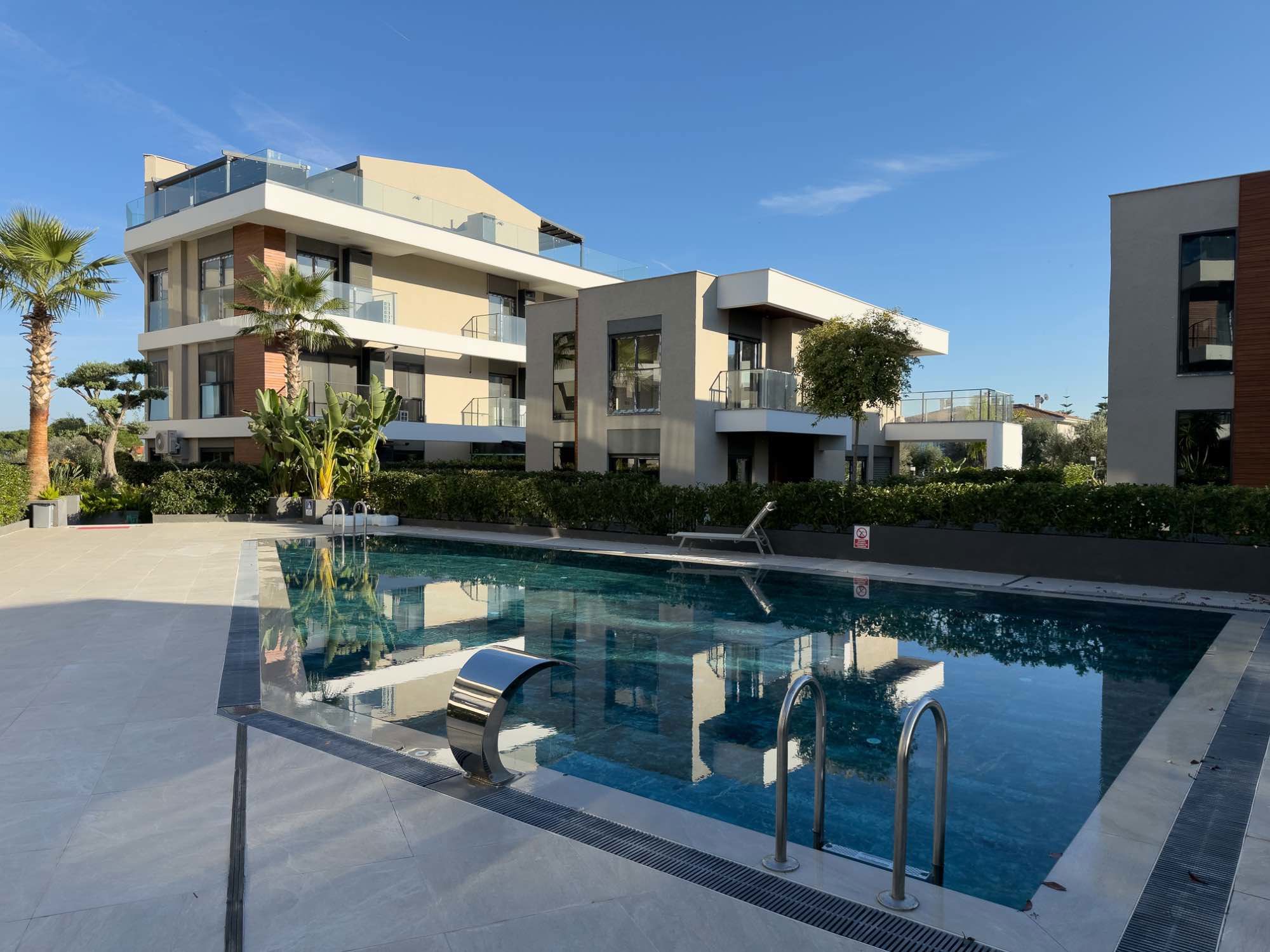 GÜVENDİK MAHALLESİ PERLA URLA SİTESİ'NDE KİRALIK 1+1 DAİRE