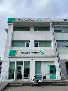 GÜNGÖREN KERESTECILER SITESINDE CADDE ÜSTÜ SATILIK BINA