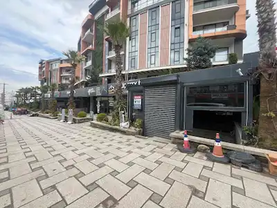BAŞİSKELE YUVACIK FATİH MAH. ZERAY PERLA'DA KİRALIK İŞYERİ