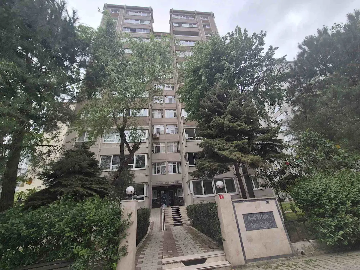 PERLAVİSTA AVM ARKASI HASBAHÇE SİTESİNDE FERAH 3+1 SATILIK DAİRE !
