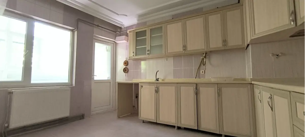 REMAX DOĞU'DAN SÜRSÜRÜ'DE CADDE YAKINI BAHÇE KATI 3+1 DAİRE