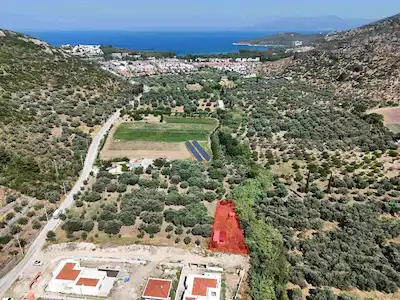 KUŞADASI BAHÇECIK BOĞAZI MEVKİİ MÜSTAKIL TAPULU 648 M² TARLA | ELEKTRIK, SU VE KONTEYNER HAZIR