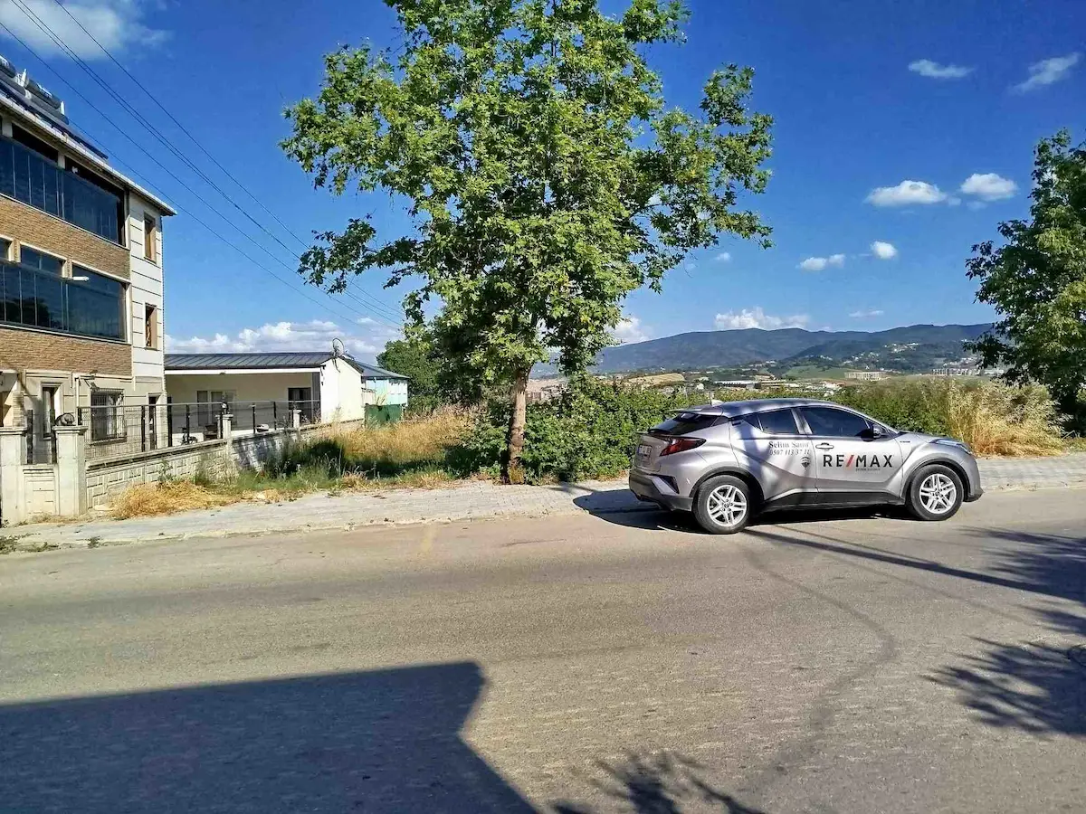 YALOVA REMAX'DAN 3 KAT İMARLI ARSA