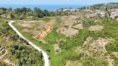 REMAX MAVİ ÖMER ESEN'DEN KANDİLLİ DE RESMİ YOLLU 929 M² TARLA