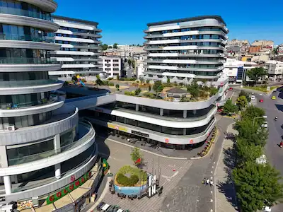 REAL MERTER'DE BOŞ GENİŞ CEPHELİ DEPOLU SATILIK DÜKKAN