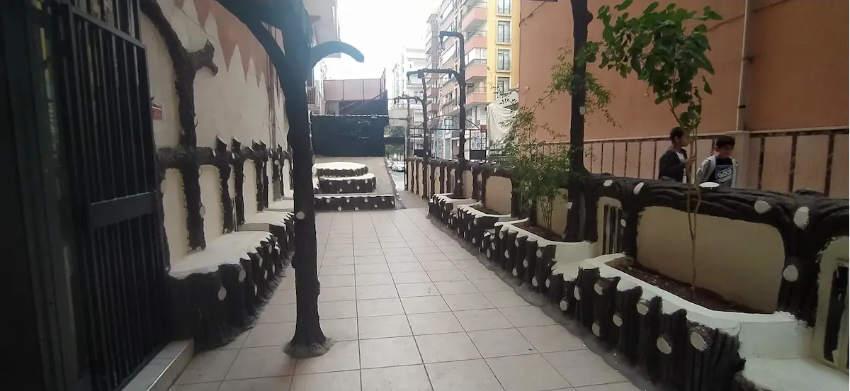 LİSE CADDESİNDE 500 M2 SATILIK İŞ YERİ